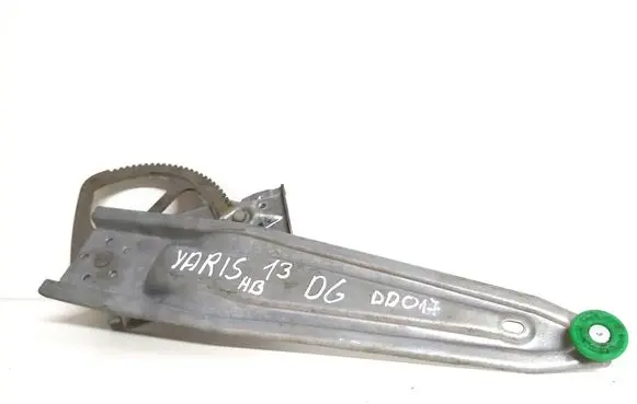 Rear window lifting mechanism without motor