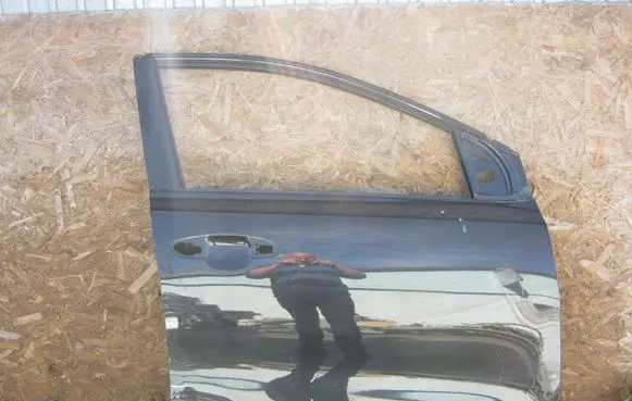 KIA Sportage Front door