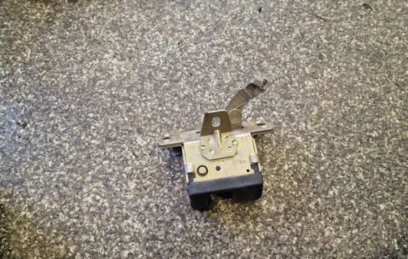 Opel Corsa C Tailgate window lock/catch/latch 
