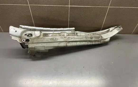 Audi Q7 4L Fender mounting bracket 4L0805175 29413