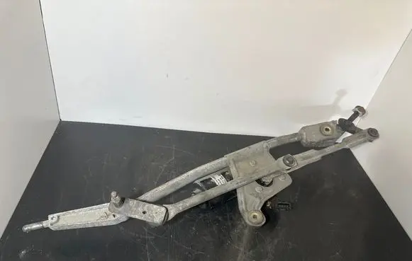 Volvo XC70 Front wiper linkage and motor 40477512V 09151848