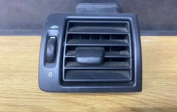 Volvo V50 Dashboard side air vent grill/cover trim Y01103 3012052C2 071509