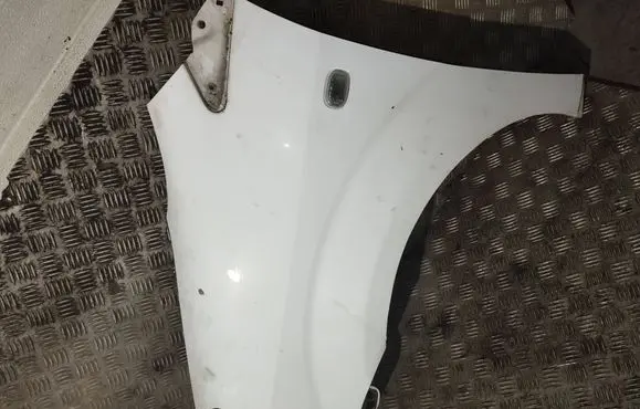 Toyota Corolla Verso AR10 Fender
