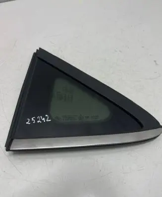 Mercedes-Benz A W169 Front triangle window/glass H1BBA29751C
