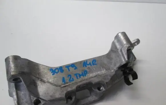 Peugeot 308 Engine mounting bracket