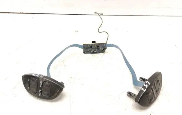 Steering wheel buttons/switches