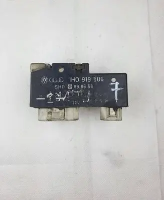 Volkswagen Golf III Coolant fan relay 1H0919506 898658