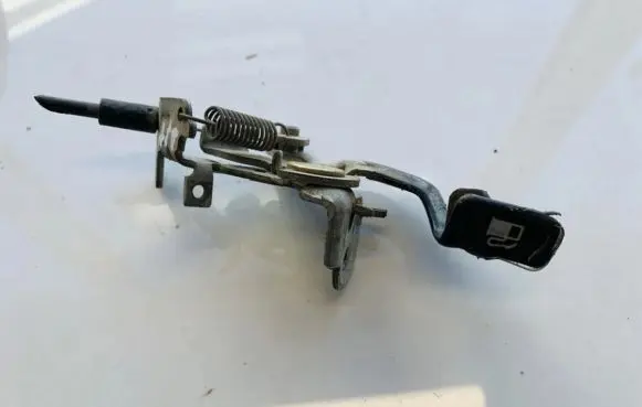 Toyota Avensis Verso Fuel tank opening switch 