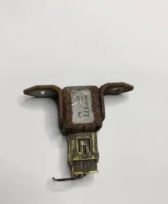Mitsubishi L200 Airbag deployment crash/impact sensor MR587975 6517 0002T08171