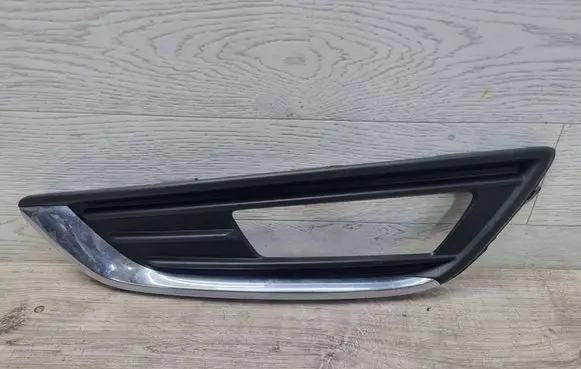 Ford Focus Front fog light trim/grill F1EB15A299B