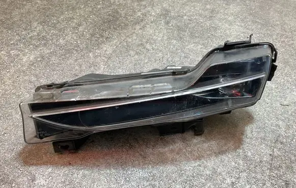 Tesla Model 3 Front fog light 162479700A DC521308B00206