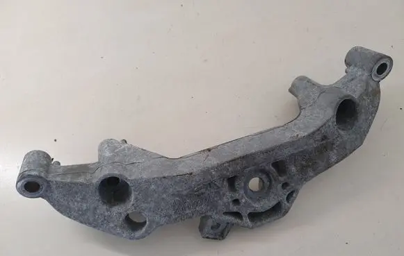 Mini Cooper Countryman R60 Engine mounting bracket 6772032