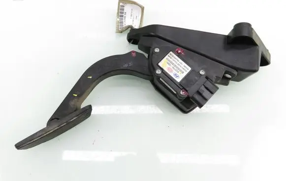 KIA Carens III Accelerator throttle pedal BLJ0110A1D200 327261D200