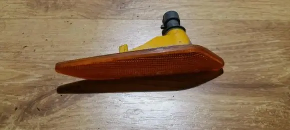 Alfa Romeo 156 Front fender indicator light B032