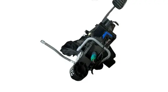 Renault Trafic III (X82) Clutch pedal 465038677R 93868409 0017403
