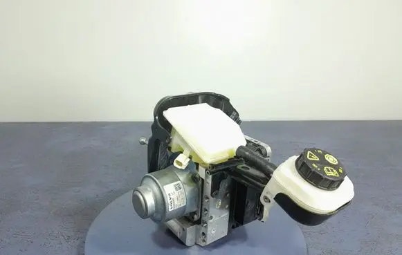 Volvo XC40 ABS Pump 32384760