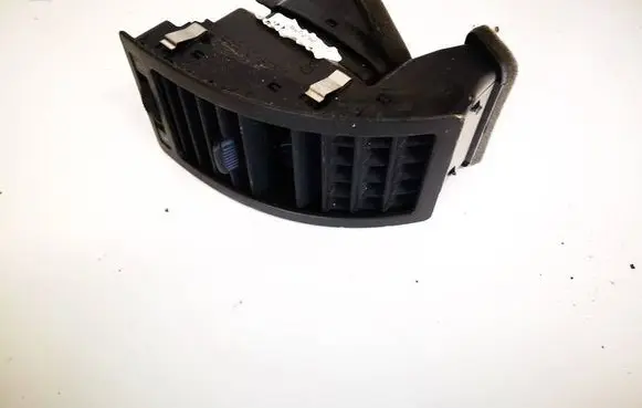 Volkswagen Polo IV 9N3 Dash center air vent grill 6q0819704