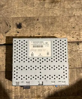 Mercedes-Benz C W205 HiFi Audio sound control unit A2229001408 A2229046200