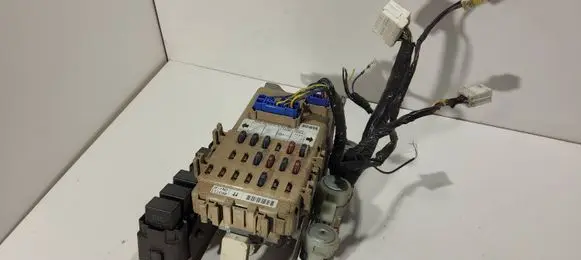 Subaru Impreza II Fuse module LB100601B
