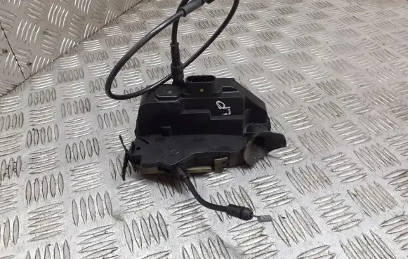 Renault Megane II Front door lock
