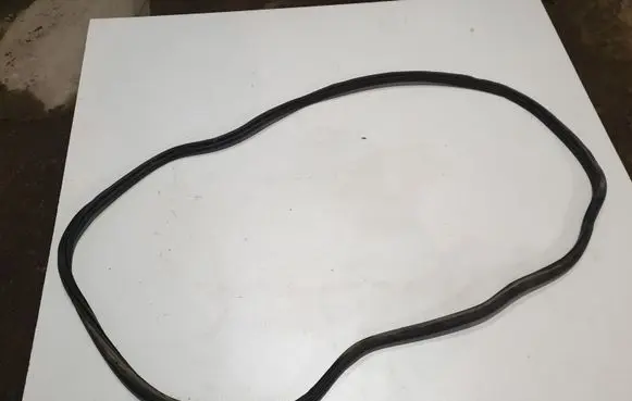 Trunk rubber seal (body)