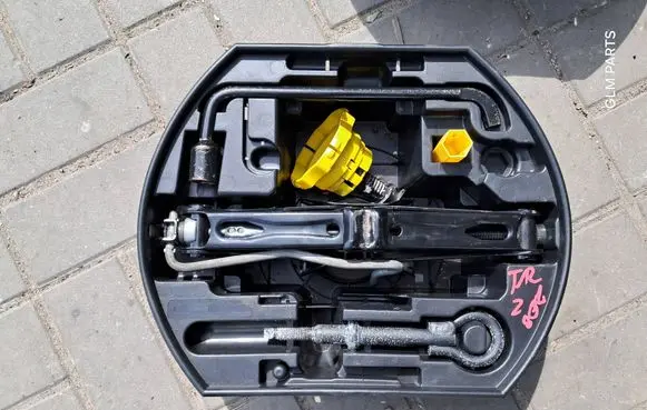 Peugeot 208 I Tool set 9655342680