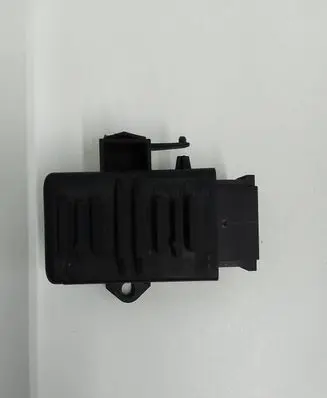 Volkswagen Golf VI Seat heating relay 5K0959772