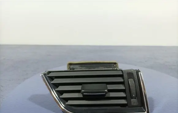 Skoda Octavia Mk3 (5E) Dashboard side air vent grill/cover trim 5E0819702C