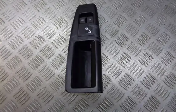 Volkswagen Polo IV 9N3 Front door window switch trim 6Q1867171