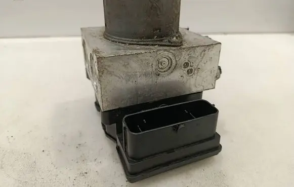Ford Mondeo MK IV ABS Pump CG912C405CB 17393901 54085966A