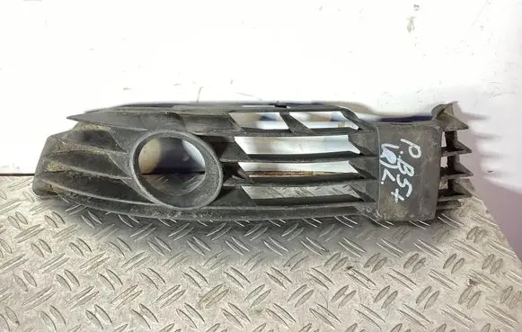 Volkswagen PASSAT B5.5 Front bumper lower grill 3B0853665L