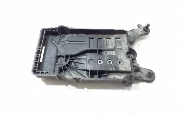 Battery bracket