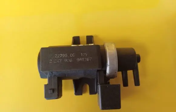 BMW 5 E39 Turbo solenoid valve 722796 2247907