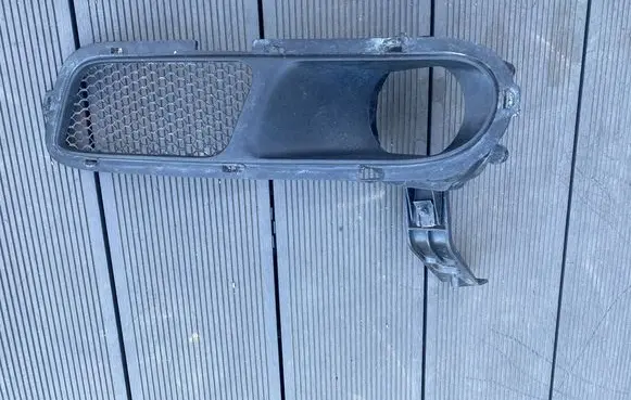 Maserati Quattroporte Front bumper lower grill 080370300 80050000