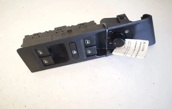 Volkswagen PASSAT B7 Electric window control switch 3AC857858A