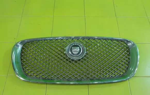 Jaguar XF X250 Front bumper upper radiator grill 8X23018K28AA XP49