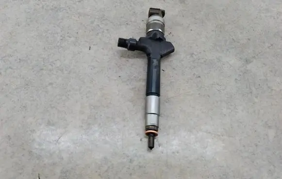 Mazda 5 Fuel injector RF7J13H50