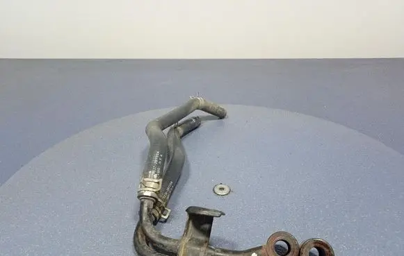 Engine coolant pipe/hose