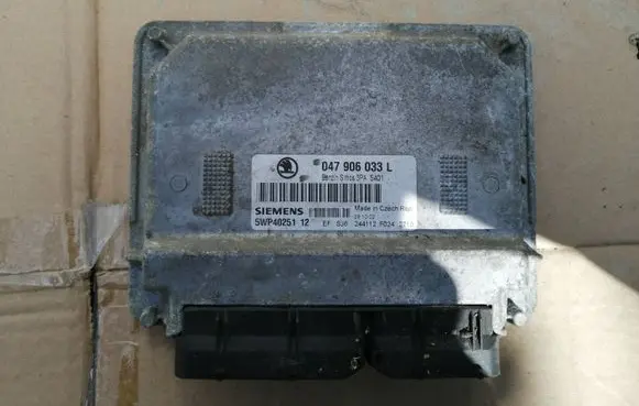 Skoda Fabia Mk1 (6Y) Engine control unit/module ECU 047906033L 5WP4025112