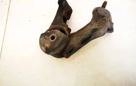 Toyota Avensis T250 Engine mount bracket