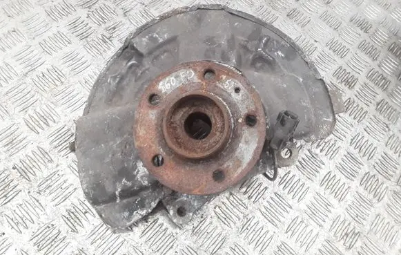 Front wheel hub spindle knuckle