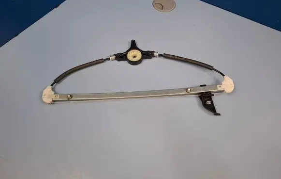 Mazda CX-5 Front window lifting mechanism without motor