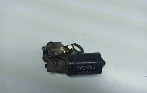 Volkswagen PASSAT B3 Wiper motor 0390241108 357955113C