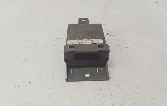 Nissan Primastar Door control unit/module 8200021109