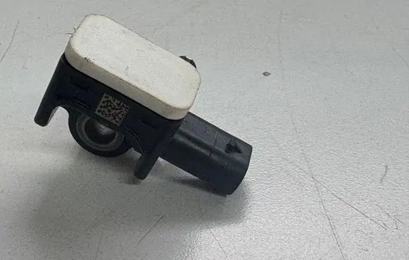 Dodge RAM 1500 DS Airbag deployment crash/impact sensor A1668210151