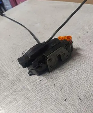 Nissan NV400 Front door lock 805030009R