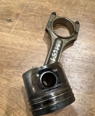 BMW 3 E90 E91 Piston with connecting rod
