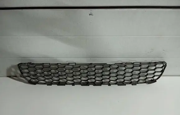 Toyota Corolla Verso AR10 Front bumper lower grill 531120F0120