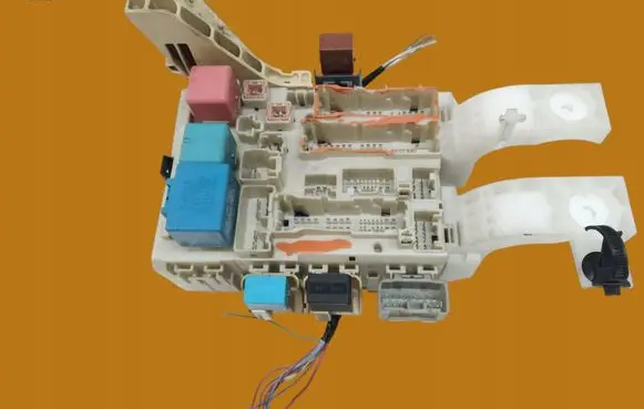 Toyota Yaris Fuse box set 827300D290