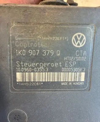 Volkswagen Golf V ABS Pump 1K0907379Q 00005305F3 10096003553